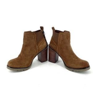 NWOT Crevo Charliee Suede booties size 7.5 block heel